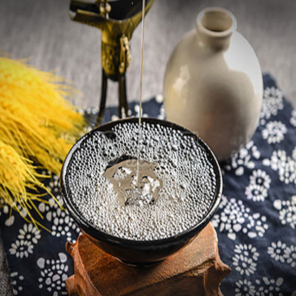 白酒廠家批發(fā)散裝濃香型基酒純糧食酒貼牌定制